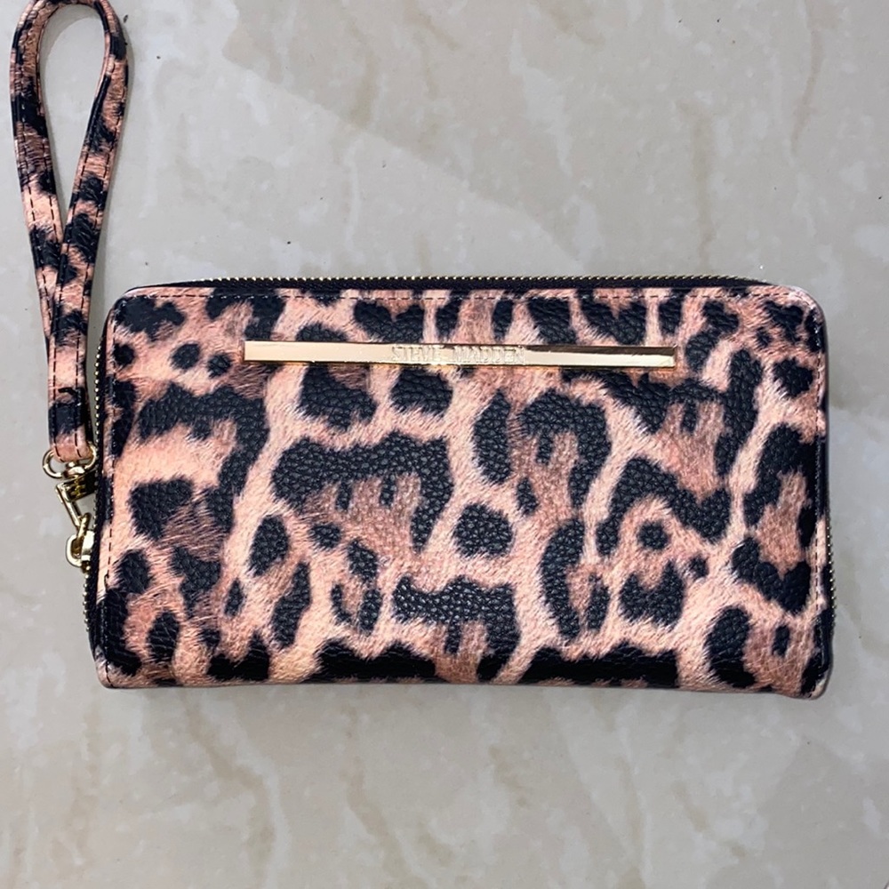 ⭐ Steve Madden Cheetah Wallet
